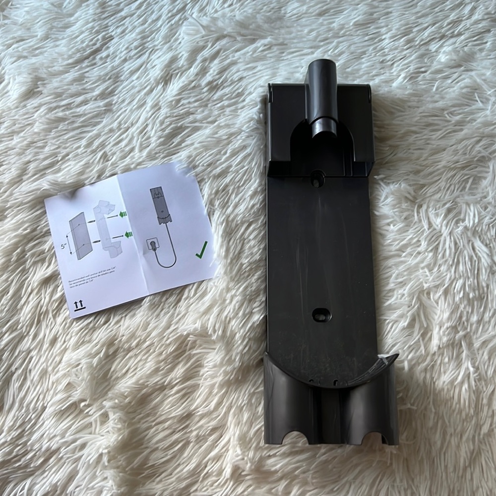 Dyson docking station for cordless stick vacuum